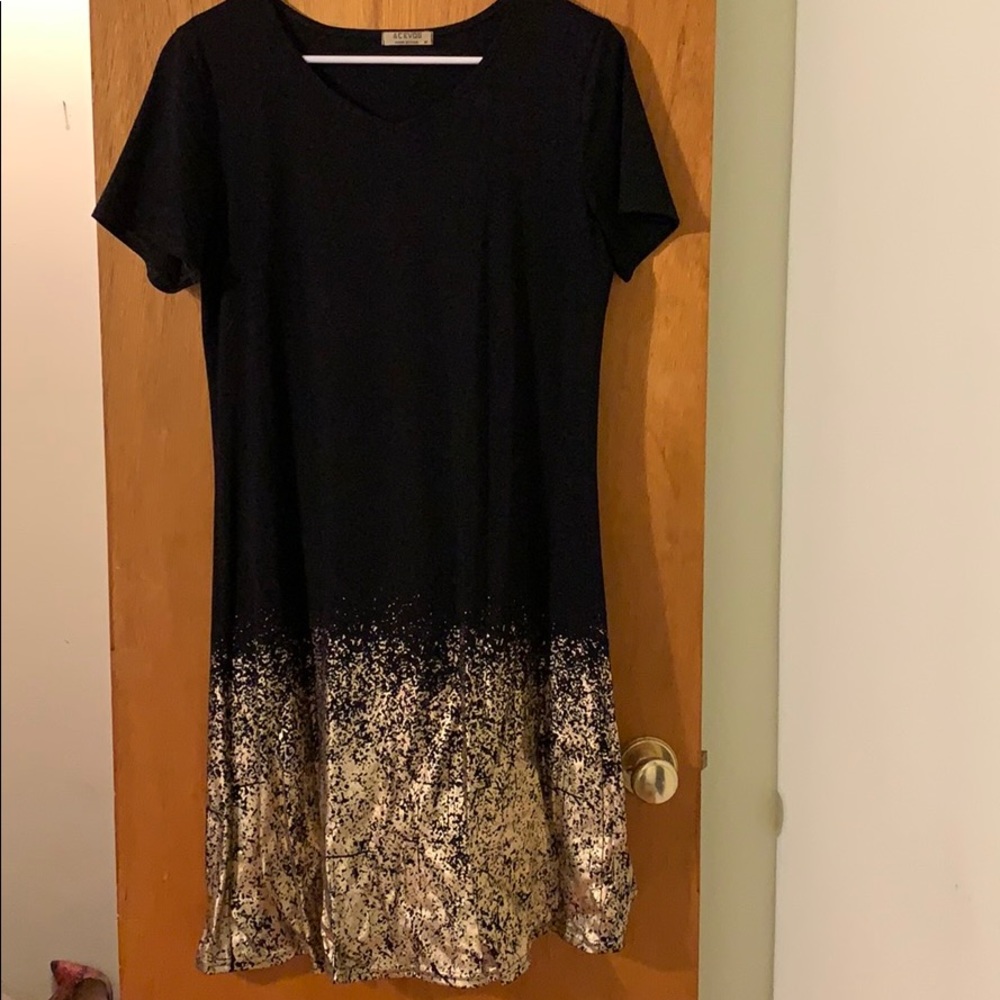 Black/gold Tshirt style dress